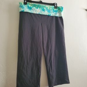 Pink cropped yoga pants